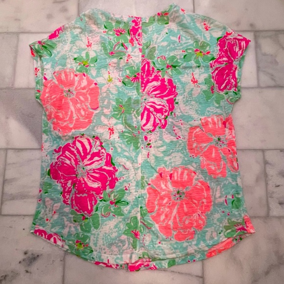 Lilly Pulitzer Duval Top in Beach Walk Poolside Blue Print. Small. - Picture 4 of 7